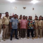 Hadiri Pengukuhan Polisi Adat Biak Perempuan Mnukwar, Filep Tekankan Pentingnya Kesatuan Suku Biak