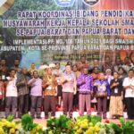 Bupati Freddy Thie Resmi Tutup Rakor Kepala Sekolah SMA/SMK Papua Barat dan PBD di Kaimana