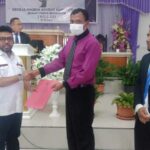 Hadiri Undangan Penutupan KKR Advent se-Manokwari, Filep Wamafma Turut Serahkan Perpuluhan