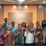 Reses di Manokwari, Ketua Komite III DPD RI Bahas Penerimaan Beasiswa PIP Bersama Kepala Sekolah