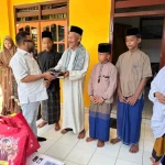 Senator Filep Wamafma Serahkan Bantuan Perlengkapan Ibadah ke Ponpes Darussalam Manokwari